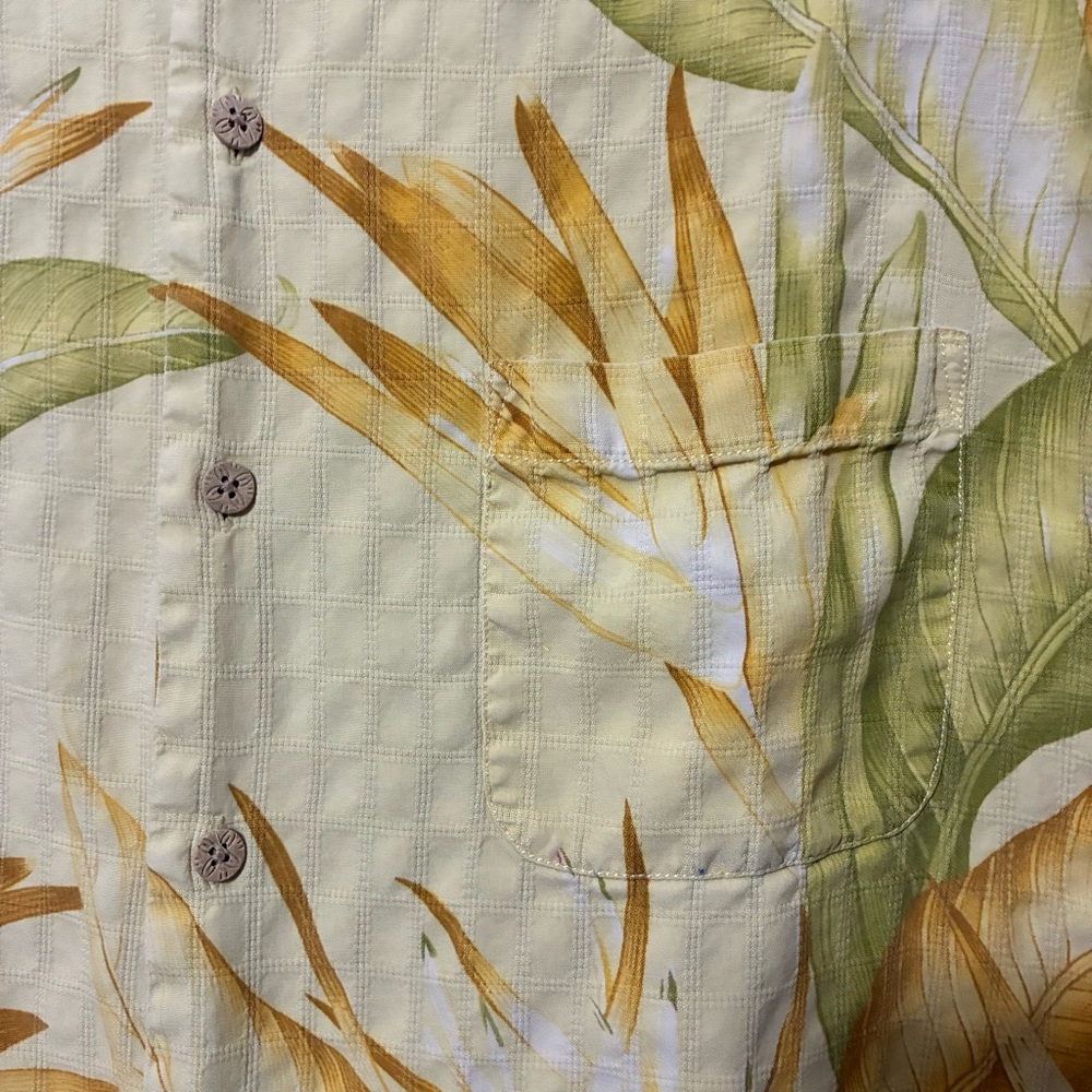 Tommy Bahama Silk Button Up Shirt Men’s M Floral Hawaiian Short Sleeve - Picture 3 of 4